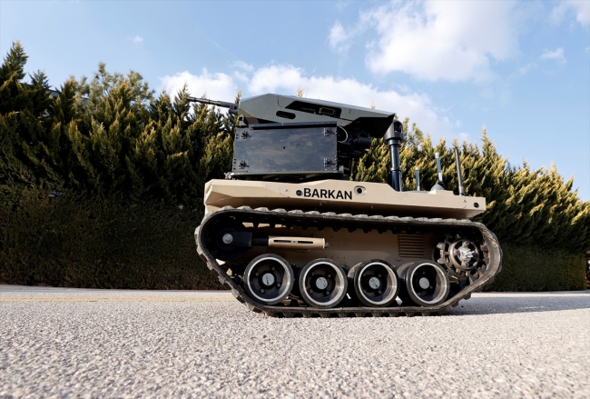 Türkiye'nin robot askeri 'Barkan' göreve hazırlanıyor